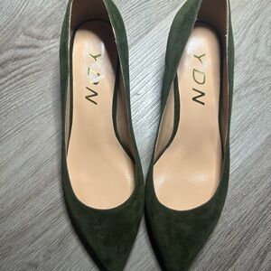 YDN Women's Dark Green Suede Heels